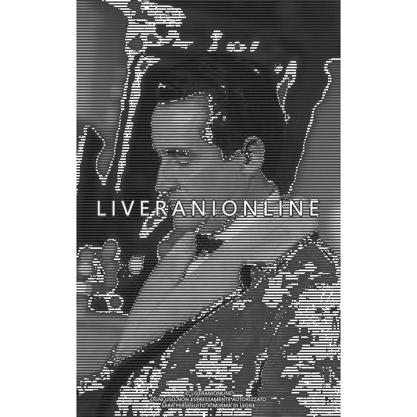 RETROSPETTIVA VITTORIO GASSMAN ATTORE NELLA FOTO VITTORIO GASSMAN NELL\'ANNO 1969 NEL FILM“IL DIVORZIO“ CON HELENA ROONE E ANITA ECKBERG AG ALDO LIVERANI SAS  