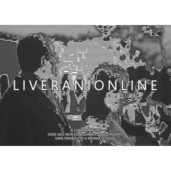 RETROSPETTIVA VITTORIO GASSMAN ATTORE NELLA FOTO VITTORIO GASSMAN NELL\'ANNO 1969 NEL FILM“IL DIVORZIO“ CON HELENA ROONE E ANITA ECKBERG AG ALDO LIVERANI SAS  