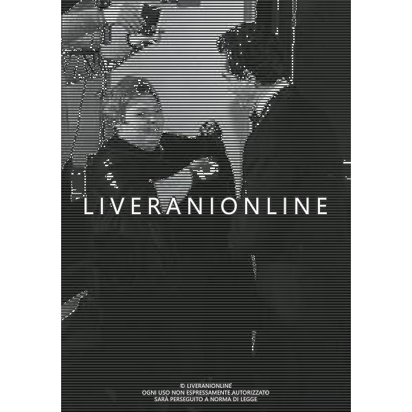RETROSPETTIVA VITTORIO GASSMAN ATTORE NELLA FOTO VITTORIO GASSMAN NELL\'ANNO 1969 NEL FILM“IL DIVORZIO“ CON HELENA ROONE E ANITA ECKBERG AG ALDO LIVERANI SAS  