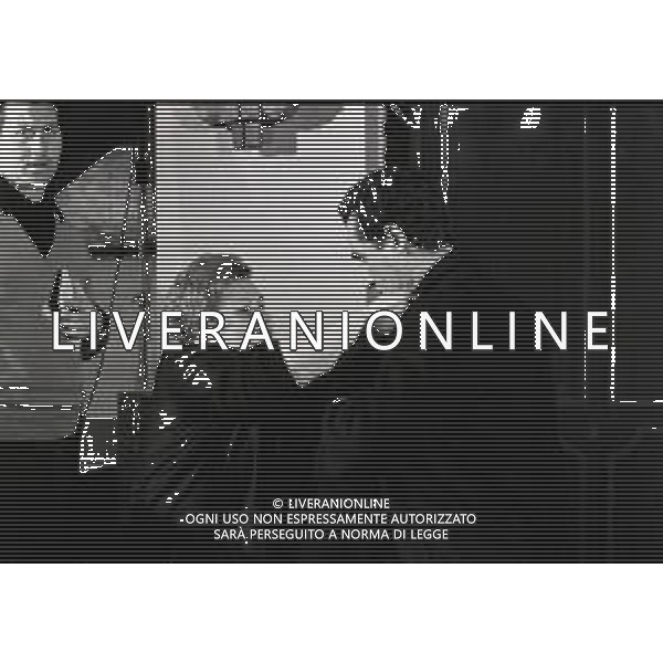RETROSPETTIVA VITTORIO GASSMAN ATTORE NELLA FOTO VITTORIO GASSMAN NELL\'ANNO 1969 NEL FILM“IL DIVORZIO“ CON HELENA ROONE E ANITA ECKBERG AG ALDO LIVERANI SAS  