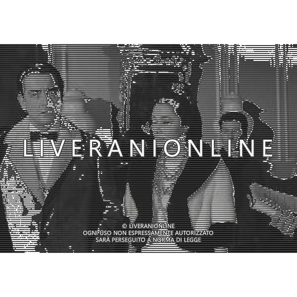 RETROSPETTIVA VITTORIO GASSMAN ATTORE NELLA FOTO VITTORIO GASSMAN NELL\'ANNO 1969 NEL FILM“IL DIVORZIO“ CON HELENA ROONE E ANITA ECKBERG AG ALDO LIVERANI SAS  