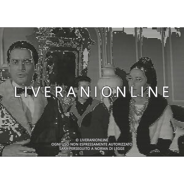 RETROSPETTIVA VITTORIO GASSMAN ATTORE NELLA FOTO VITTORIO GASSMAN NELL\'ANNO 1969 NEL FILM“IL DIVORZIO“ CON HELENA ROONE E ANITA ECKBERG AG ALDO LIVERANI SAS  