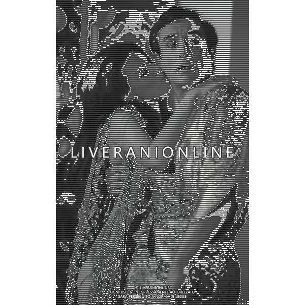 RETROSPETTIVA VITTORIO GASSMAN ATTORE NELLA FOTO VITTORIO GASSMAN NELL\'ANNO 1969 NEL FILM“IL DIVORZIO“ CON HELENA ROONE AG ALDO LIVERANI SAS 