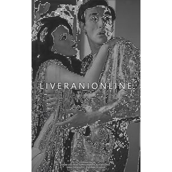 RETROSPETTIVA VITTORIO GASSMAN ATTORE NELLA FOTO VITTORIO GASSMAN NELL\'ANNO 1969 NEL FILM“IL DIVORZIO“ CON HELENA ROONE AG ALDO LIVERANI SAS 