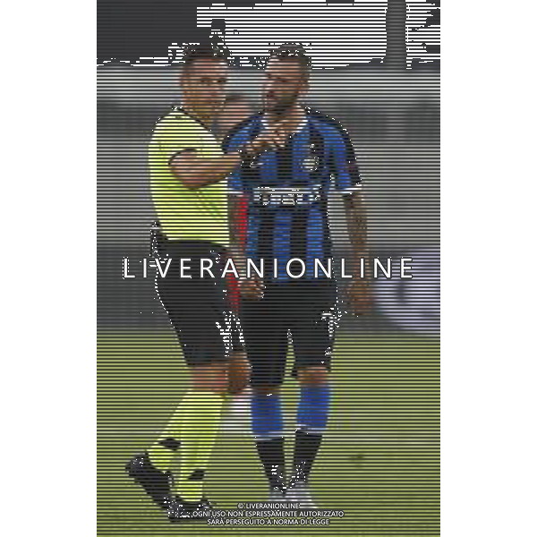 UEFA - EUROPA LEAGUE Germania Quarti di Finale 10/08/2020 Inter - bayer Leverkusen nella foto: Brozovic Marcelo (f.c.Internazionale) arbitro Carlos Del Cerro Grande ©Claudio Zamagni/Agenzia Aldo Liverani Brozovic Marcelo (f.c.Internazionale) referee Carlos Del Cerro Grande during UEFA EUROPA LEAGUE Germany Quarter-Finals match between F.C. Internazionale and bayer Leverkusen at Merkur Spiel-Arena in Dusseldorf on August 10 2020. photo credit by Claudio Zamagni/Aldo Liverani Photo Agency