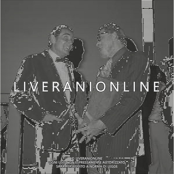 RETROSPETTIVA VITTORIO GASSMAN ATTORE NELLA FOTO VITTORIO GASSMAN CON BURT LANCASTER A TAORMINA AL PREMIO DAVID DI DONATELLO NELL\'ANNO 1975 AG ALDO LIVERANI SAS