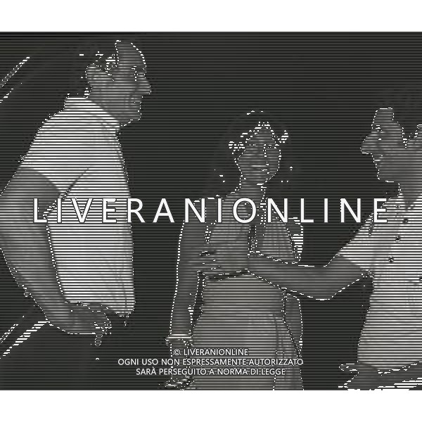 RETROSPETTIVA VITTORIO GASSMAN ATTORE NELLA FOTO VITTORIO GASSMAN A TAORMINA AL PREMIO DAVID DI DONATELLO NELL\'ANNO 1975 AG ALDO LIVERANI SAS