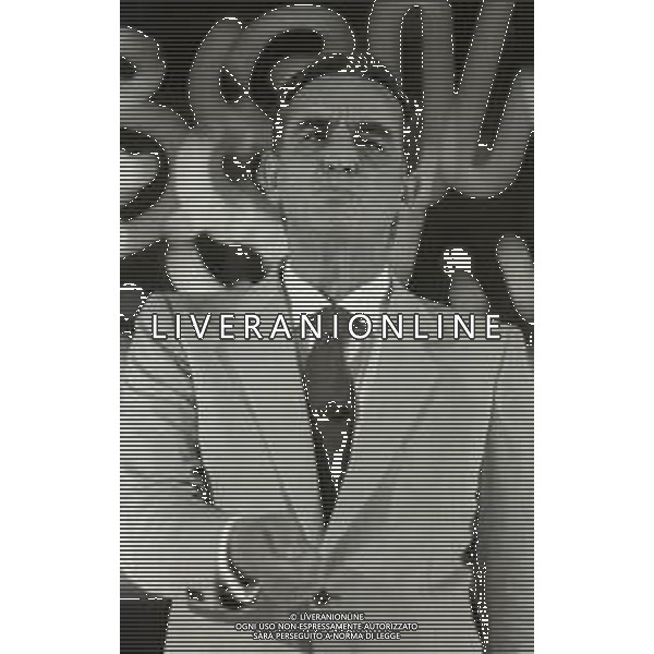 RETROSPETTIVA VITTORIO GASSMAN ATTORE NELLA FOTO VITTORIO GASSMAN NELLA TRASMISSIONE TELEVISIVA “PREMIATISSIMA “NELL\'ANNO 1983 AG ALDO LIVERANI SAS 