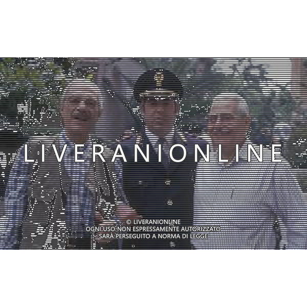 \'LINDA E IL BRIGADIERE\' SERIE TELEVISIVA DEL 1997 NELLA FOTO NINO MANFREDI E PIER FRANCESCO LOCHE SUL SET DURANTE LE RIPRESE ©ARCHIVIO /AGENZIA ALDO LIVERANI SAS