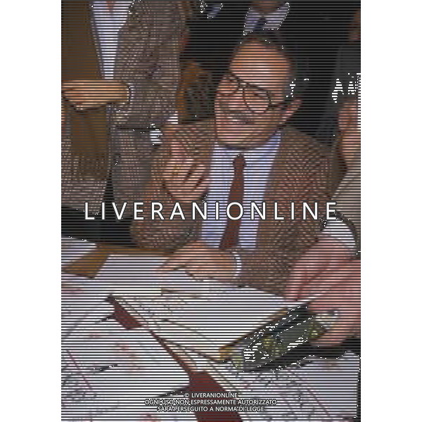 RETROSPETTIVA DI NINO (SATURNINO) MANFREDI, ATTORE E REGISTA ITALIANO NELLA FOTO NEL 1984 ALLA PRESENTAZIONE DEL SUO LIBRO \'VIVA GLI SPOSI\' ©ARCHIVIO / AGENZIA ALDO LIVERANI SAS