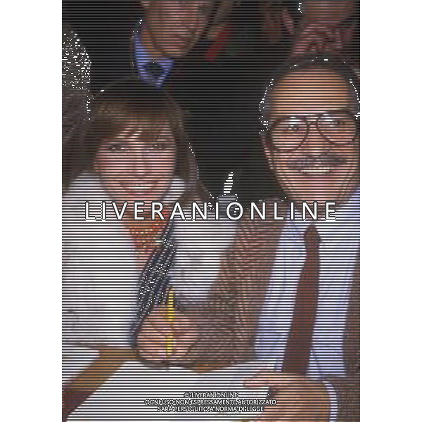 RETROSPETTIVA DI NINO (SATURNINO) MANFREDI, ATTORE E REGISTA ITALIANO NELLA FOTO NEL 1984 ALLA PRESENTAZIONE DEL SUO LIBRO \'VIVA GLI SPOSI\' CON IVANA MONTI ©ARCHIVIO / AGENZIA ALDO LIVERANI SAS