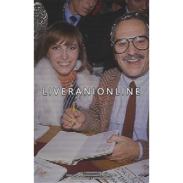 RETROSPETTIVA DI NINO (SATURNINO) MANFREDI, ATTORE E REGISTA ITALIANO NELLA FOTO NEL 1984 ALLA PRESENTAZIONE DEL SUO LIBRO \'VIVA GLI SPOSI\' CON IVANA MONTI ©ARCHIVIO / AGENZIA ALDO LIVERANI SAS