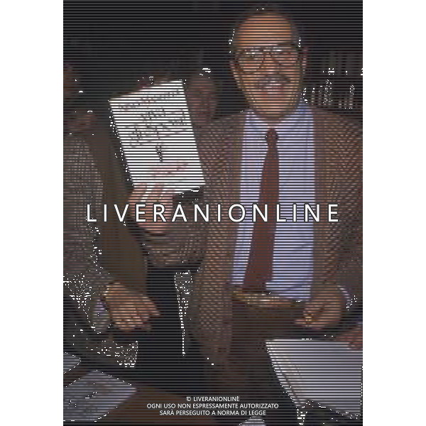 RETROSPETTIVA DI NINO (SATURNINO) MANFREDI, ATTORE E REGISTA ITALIANO NELLA FOTO NEL 1984 ALLA PRESENTAZIONE DEL SUO LIBRO \'VIVA GLI SPOSI\' ©ARCHIVIO / AGENZIA ALDO LIVERANI SAS