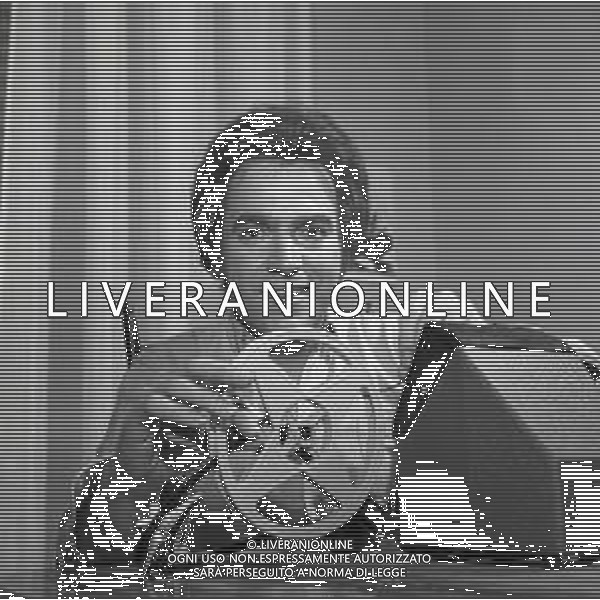 RETROSPETTIVA MARIO TESSUTO CANTANTE NELLA FOTO MARIO TESSUTO A MILANO NELL\'ANNO 1970 AG ALDO LIVERANI SAS