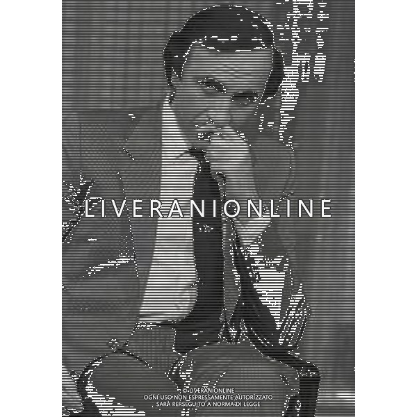 RETROSPETTIVA PIPPO BAUDO ATTORE E PRESENTATORE TELEVISIVO NELLA FOTO PIPPO BAUDO E ENZO TORTORA PRESENTAZIONE GIOCHI A RETE 4 NELL\'ANNO 1983 AG ALDO LIVERANI SAS 