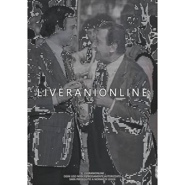 RETROSPETTIVA PIPPO BAUDO ATTORE E PRESENTATORE TELEVISIVO NELLA FOTO PIPPO BAUDO E ALBERTO SORDI NELL\'ANNO 1981 AG ALDO LIVERANI SAS