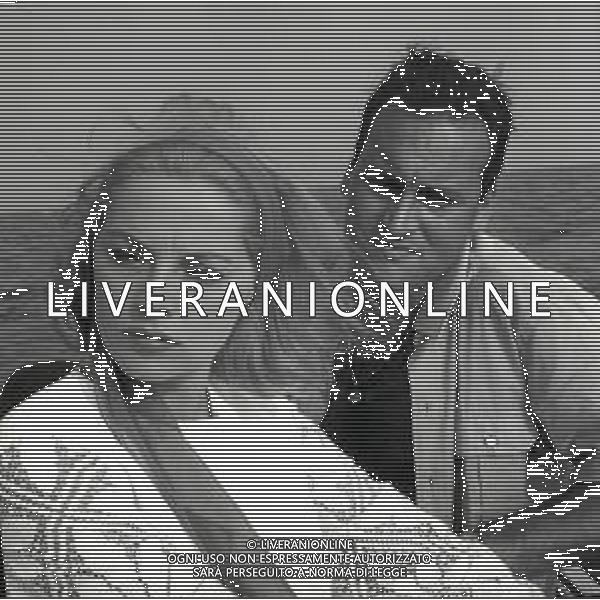 RETROSPETTIVA VIRNA LISI ATTRICE NELLA FOTO VIRNA LISI A CESENATICO CON IL MARITO FRANCO PESCI 01-08-1964 AG ALDO LIVERANI SAS