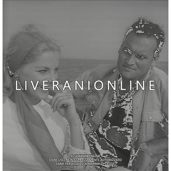 RETROSPETTIVA VIRNA LISI ATTRICE NELLA FOTO VIRNA LISI A CESENATICO CON IL MARITO FRANCO PESCI 01-08-1964 AG ALDO LIVERANI SAS