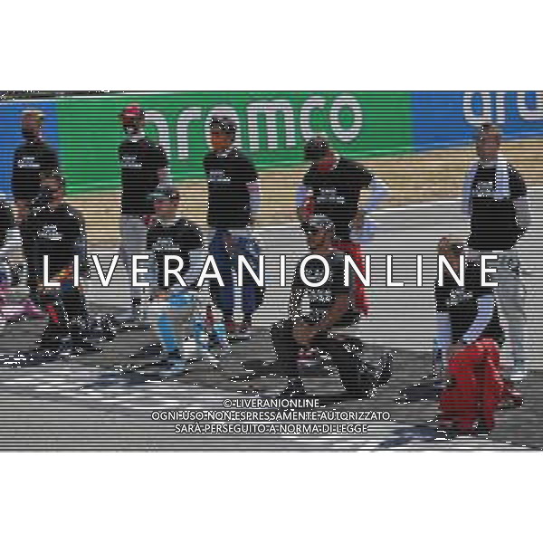 Drivers on the grid with their end racism support. 16.08.2020. Formula 1 World Championship, Rd 6, Spanish Grand Prix, Barcelona, Spain, Race Day. - www.xpbimages.com, EMail: requests@xpbimages.com © Copyright: Charniaux / XPB Images/ AGENZIA ALDO LIVERANI SAS - ITALY ONLY EDITORIAL USE ONLY
