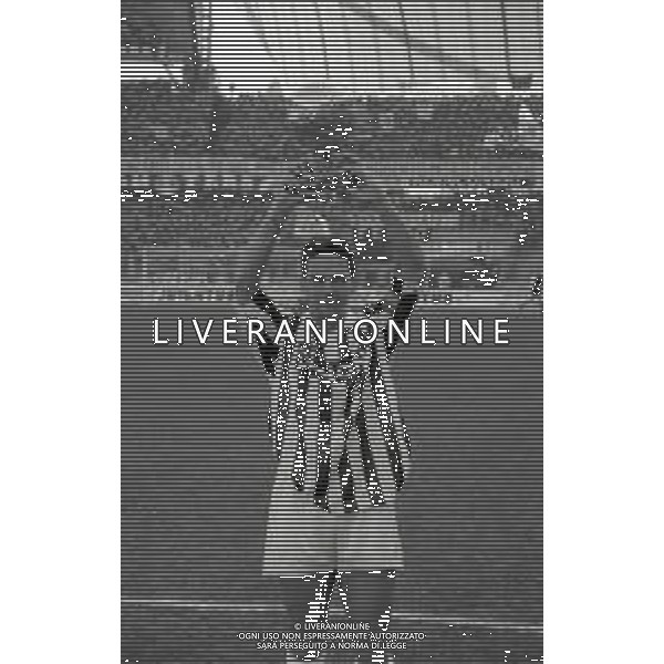 RETROSPETTIVA ROBERTO BAGGIO CALCIATORE NELLA FOTO ROBERTO BAGGIO NEL\'ANNO 1993-1994 CON LA MAGLIA DELLA JUVENTUS VINCE IL PALLONE D\'ORO AG ALDO LIVERANI SAS