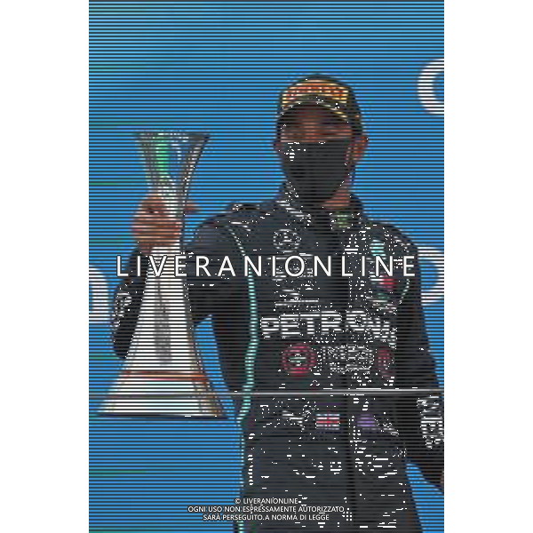 Race winner Lewis Hamilton (GBR) Mercedes AMG F1 celebrates on the podium. 16.08.2020. Formula 1 World Championship, Rd 6, Spanish Grand Prix, Barcelona, Spain, Race Day. - www.xpbimages.com, EMail: requests@xpbimages.com © Copyright: Batchelor / XPB Images/ AGENZIA ALDO LIVERANI SAS - ITALY ONLY EDITORIAL USE ONLY