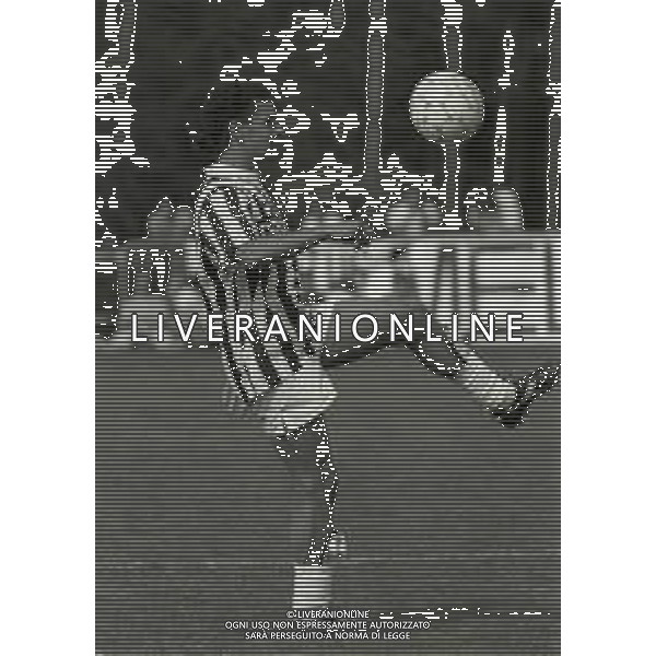RETROSPETTIVA ROBERTO BAGGIO CALCIATORE NELLA FOTO ROBERTO BAGGIO NEL\'ANNO 1992-1993 CON LA MAGLIA DELLA JUVENTUS  AG ALDO LIVERANI SAS 