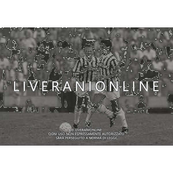 RETROSPETTIVA ROBERTO BAGGIO CALCIATORE NELLA FOTO ROBERTO BAGGIO NEL\'ANNO 1992-1993 CON LA MAGLIA DELLA JUVENTUS  AG ALDO LIVERANI SAS 