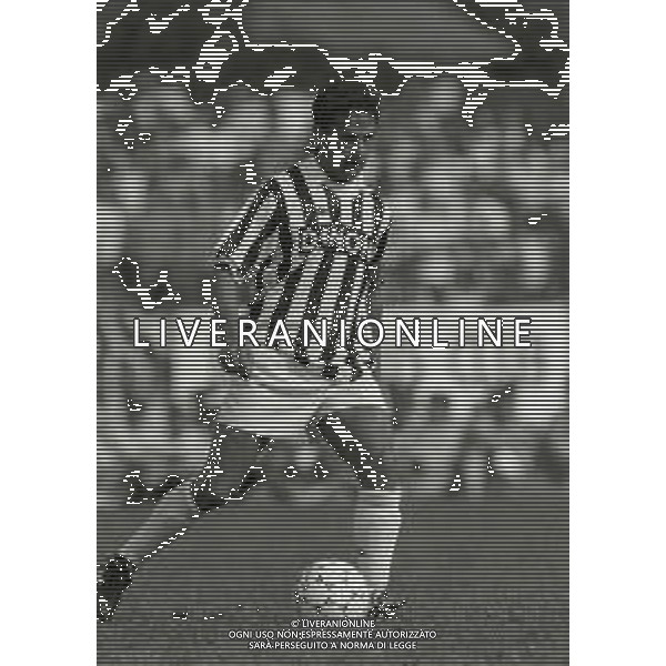 RETROSPETTIVA ROBERTO BAGGIO CALCIATORE NELLA FOTO ROBERTO BAGGIO NEL\'ANNO 1992-1993 CON LA MAGLIA DELLA JUVENTUS  AG ALDO LIVERANI SAS 