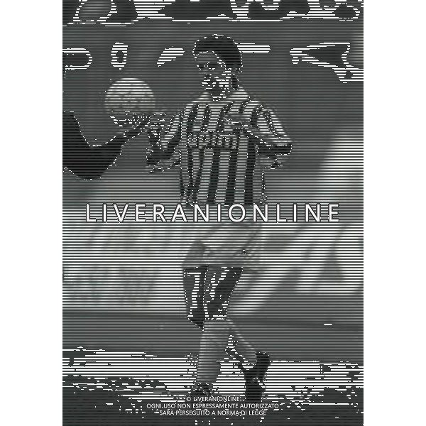 RETROSPETTIVA ROBERTO BAGGIO CALCIATORE NELLA FOTO ROBERTO BAGGIO NEL\'ANNO 1991-1992 CON LA MAGLIA DELLA JUVENTUS  AG ALDO LIVERANI SAS 