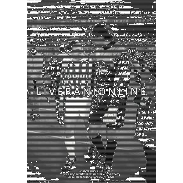 RETROSPETTIVA ROBERTO BAGGIO CALCIATORE NELLA FOTO ROBERTO BAGGIO NEL\'ANNO 1991-1992 CON LA MAGLIA DELLA JUVENTUS CON WALTER ZENGA AG ALDO LIVERANI SAS 