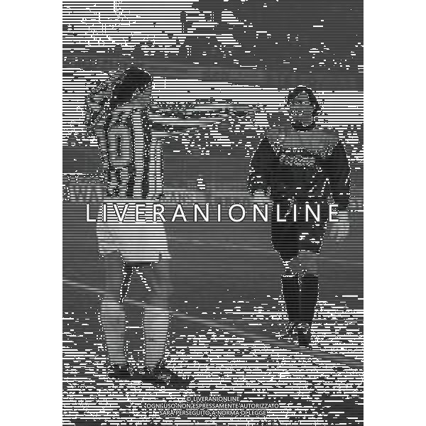 RETROSPETTIVA ROBERTO BAGGIO CALCIATORE NELLA FOTO ROBERTO BAGGIO NEL\'ANNO 1991-1992 CON LA MAGLIA DELLA JUVENTUS CON WALTER ZENGA AG ALDO LIVERANI SAS 