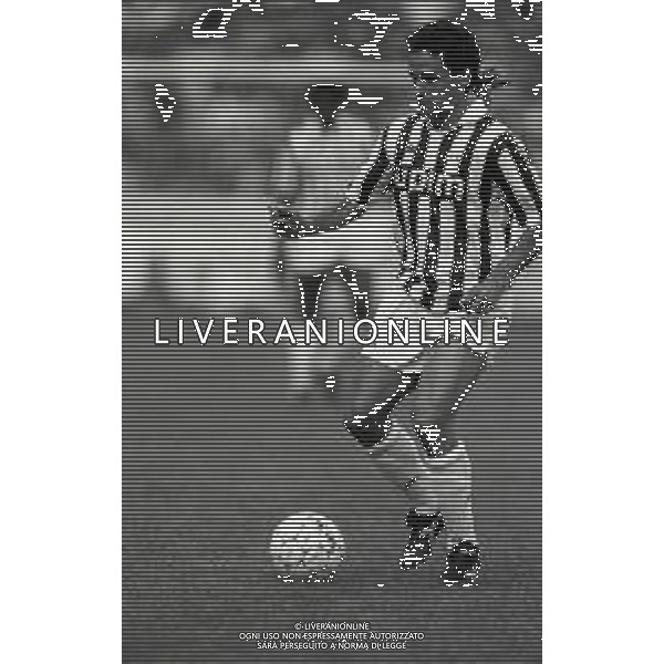 RETROSPETTIVA ROBERTO BAGGIO CALCIATORE NELLA FOTO ROBERTO BAGGIO NEL\'ANNO 1991-1992 CON LA MAGLIA DELLA JUVENTUS  AG ALDO LIVERANI SAS 