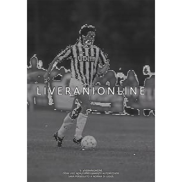 RETROSPETTIVA ROBERTO BAGGIO CALCIATORE NELLA FOTO ROBERTO BAGGIO NEL\'ANNO 1991-1992 CON LA MAGLIA DELLA JUVENTUS  AG ALDO LIVERANI SAS 