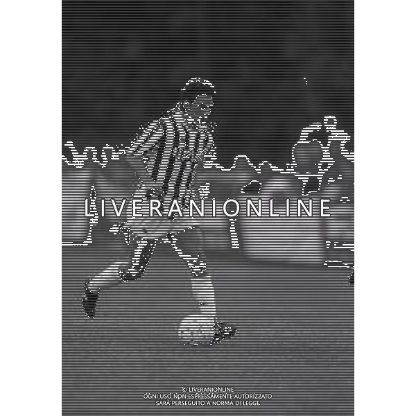 RETROSPETTIVA ROBERTO BAGGIO CALCIATORE NELLA FOTO ROBERTO BAGGIO NEL\'ANNO 1991-1992 CON LA MAGLIA DELLA JUVENTUS  AG ALDO LIVERANI SAS 