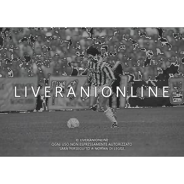 RETROSPETTIVA ROBERTO BAGGIO CALCIATORE NELLA FOTO ROBERTO BAGGIO NEL\'ANNO 1991-1992 CON LA MAGLIA DELLA JUVENTUS  AG ALDO LIVERANI SAS 