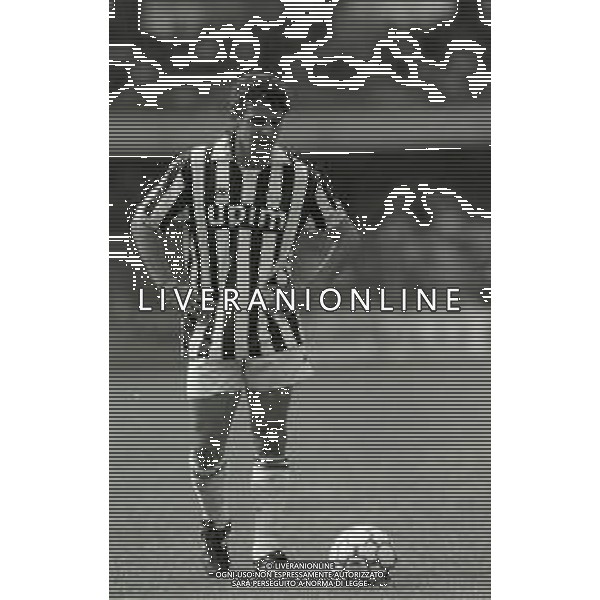 RETROSPETTIVA ROBERTO BAGGIO CALCIATORE NELLA FOTO ROBERTO BAGGIO NEL\'ANNO 1991-1992 CON LA MAGLIA DELLA JUVENTUS  AG ALDO LIVERANI SAS 