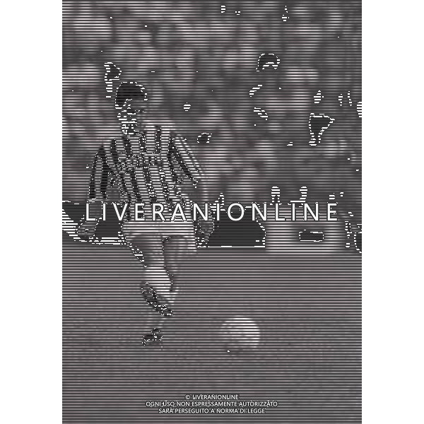 RETROSPETTIVA ROBERTO BAGGIO CALCIATORE NELLA FOTO ROBERTO BAGGIO NEL\'ANNO 1991-1992 CON LA MAGLIA DELLA JUVENTUS  AG ALDO LIVERANI SAS 