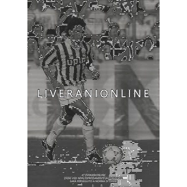 RETROSPETTIVA ROBERTO BAGGIO CALCIATORE NELLA FOTO ROBERTO BAGGIO NEL\'ANNO 1990-1991 CON LA MAGLIA DELLA JUVENTUS  AG ALDO LIVERANI SAS  