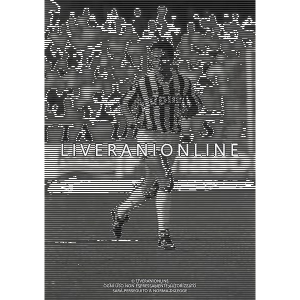RETROSPETTIVA ROBERTO BAGGIO CALCIATORE NELLA FOTO ROBERTO BAGGIO NEL\'ANNO 1990-1991 CON LA MAGLIA DELLA JUVENTUS  AG ALDO LIVERANI SAS  