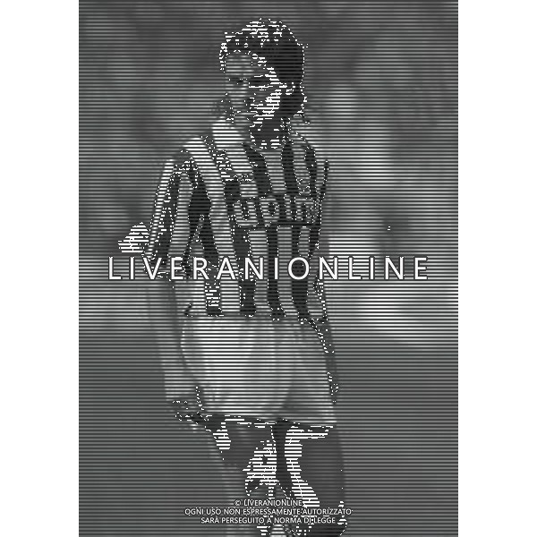RETROSPETTIVA ROBERTO BAGGIO CALCIATORE NELLA FOTO ROBERTO BAGGIO NEL\'ANNO 1990-1991 CON LA MAGLIA DELLA JUVENTUS  AG ALDO LIVERANI SAS  