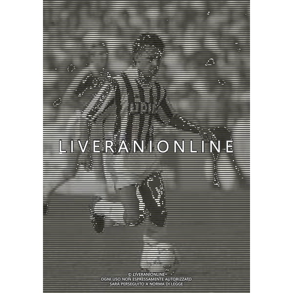 RETROSPETTIVA ROBERTO BAGGIO CALCIATORE NELLA FOTO ROBERTO BAGGIO NEL\'ANNO 1990-1991 CON LA MAGLIA DELLA JUVENTUS  AG ALDO LIVERANI SAS  