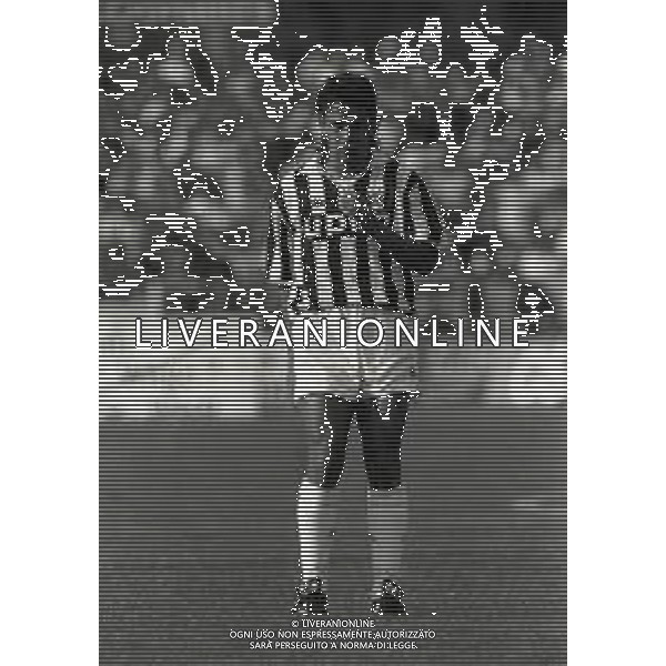 RETROSPETTIVA ROBERTO BAGGIO CALCIATORE NELLA FOTO ROBERTO BAGGIO NEL\'ANNO 1990-1991 CON LA MAGLIA DELLA JUVENTUS  AG ALDO LIVERANI SAS  