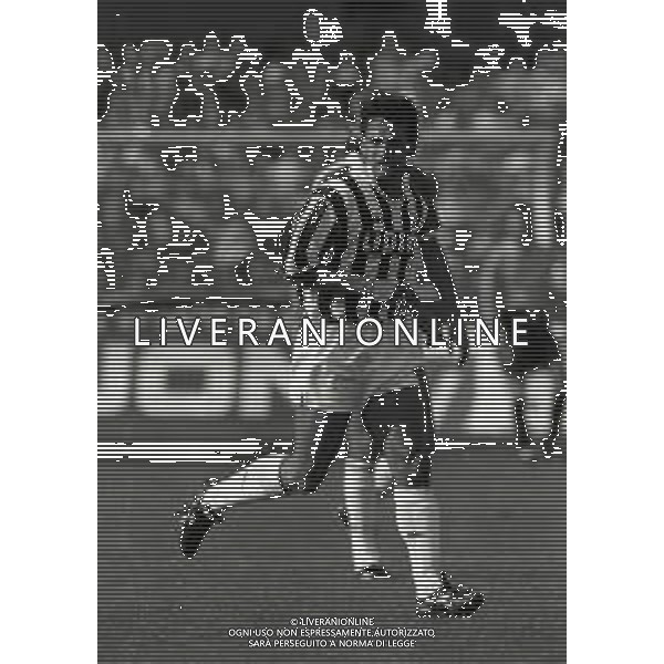 RETROSPETTIVA ROBERTO BAGGIO CALCIATORE NELLA FOTO ROBERTO BAGGIO NEL\'ANNO 1990-1991 CON LA MAGLIA DELLA JUVENTUS  AG ALDO LIVERANI SAS  