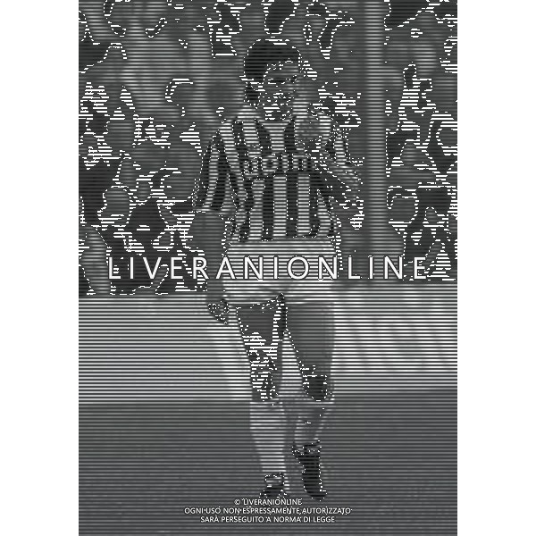 RETROSPETTIVA ROBERTO BAGGIO CALCIATORE NELLA FOTO ROBERTO BAGGIO NEL\'ANNO 1990-1991 CON LA MAGLIA DELLA JUVENTUS  AG ALDO LIVERANI SAS  
