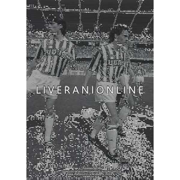 RETROSPETTIVA ROBERTO BAGGIO CALCIATORE NELLA FOTO ROBERTO BAGGIO NEL\'ANNO 1990-1991 CON LA MAGLIA DELLA JUVENTUS CON GIANLUCA LUPPI AG ALDO LIVERANI SAS  