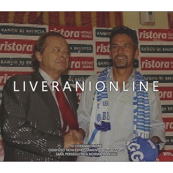 RETROSPETTIVA ROBERTO BAGGIO CALCIATORE NELLA FOTO ROBERTO BAGGIO 14-09-2000 ALLA PRESENTAZIONE A BRESCIA CON IL PRESIDENTE GINO CORIONI AG ALDO LIVERANI SAS 