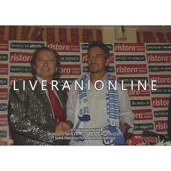 RETROSPETTIVA ROBERTO BAGGIO CALCIATORE NELLA FOTO ROBERTO BAGGIO 14-09-2000 ALLA PRESENTAZIONE A BRESCIA CON IL PRESIDENTE GINO CORIONI AG ALDO LIVERANI SAS 
