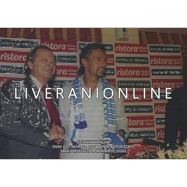 RETROSPETTIVA ROBERTO BAGGIO CALCIATORE NELLA FOTO ROBERTO BAGGIO 14-09-2000 ALLA PRESENTAZIONE A BRESCIA CON IL PRESIDENTE GINO CORIONI AG ALDO LIVERANI SAS 