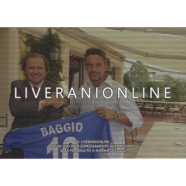 RETROSPETTIVA ROBERTO BAGGIO CALCIATORE NELLA FOTO ROBERTO BAGGIO 14-09-2000 ALLA PRESENTAZIONE A BRESCIA CON IL PRESIDENTE GINO CORIONI AG ALDO LIVERANI SAS 