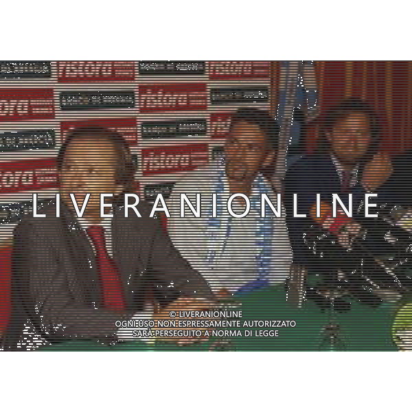 RETROSPETTIVA ROBERTO BAGGIO CALCIATORE NELLA FOTO ROBERTO BAGGIO 14-09-2000 ALLA PRESENTAZIONE A BRESCIA CON IL PRESIDENTE GINO CORIONI E VITTORIO PETRONE AG ALDO LIVERANI SAS 